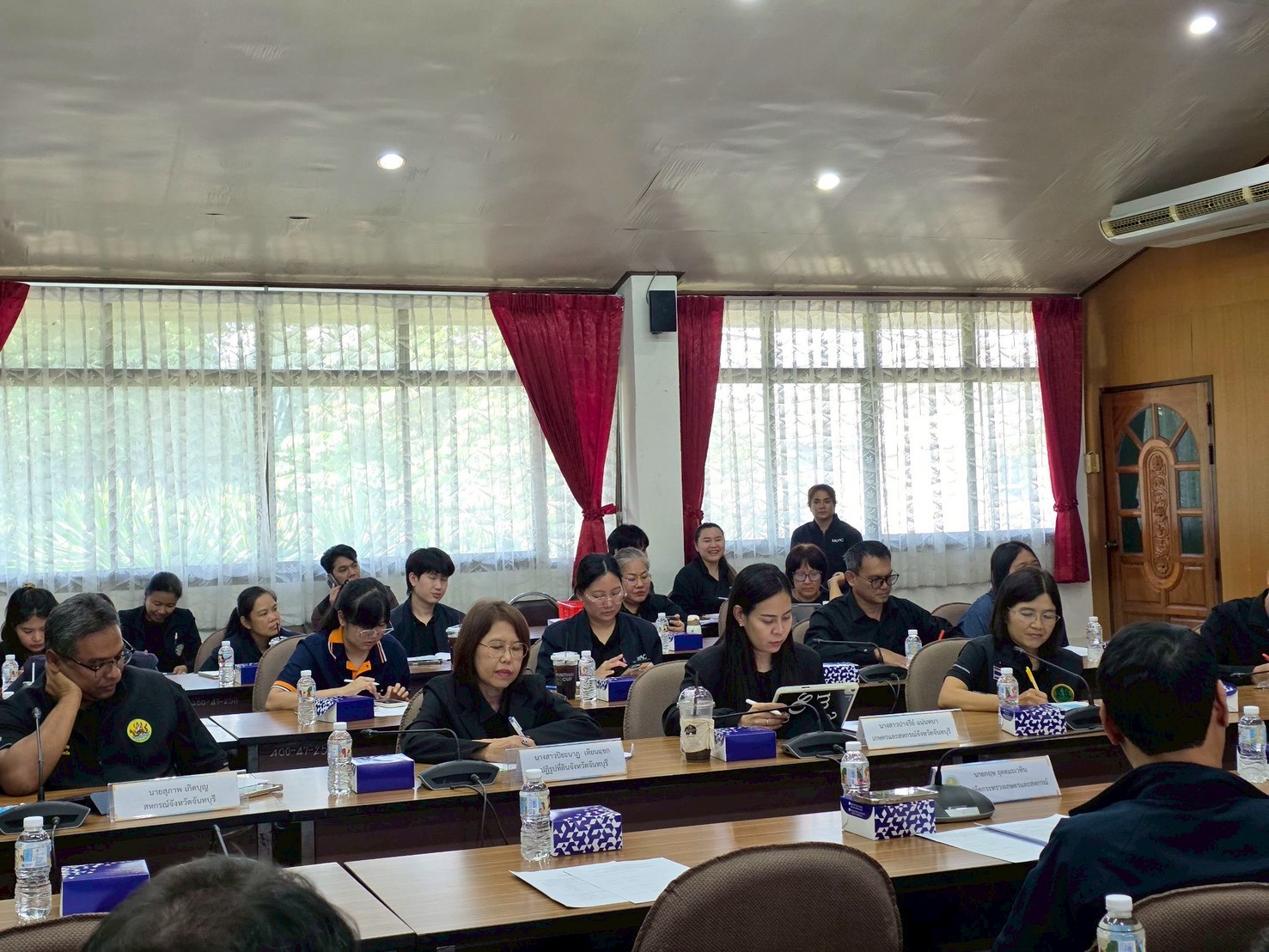 title - ส.ป.ก. จันทบุรี ร่วมลงพื้นที่ติดตาม นายกฤษ อุตตมะเวทิน รองปลัดกระทรวงเกษตรและสหกรณ์ และคณะ ในการติดตามคาดการณ์สถานการณ์เกลือทะเล และประชุมคณะกรรมการพัฒนาเกลือทะเลไทย และคณะทำงานภายใต้คณะกรรมการพัฒนาเกลือทะเลไทย 